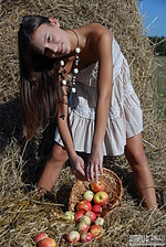 Erotic teen nude pics exposes her body