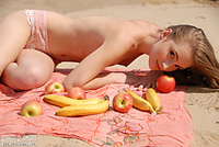 Female xxx pics shows her body