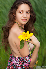 Charming nude hot teen babe