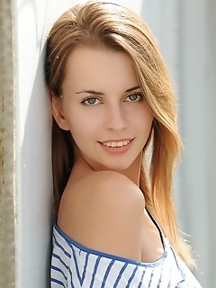 Teens free nude teen thumb gallerys erotica girls and teens stunning young