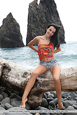 Young female thumbs babes young