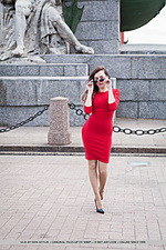 Ulia ulia spreads her wide open baring her hairy pussy on the chair.