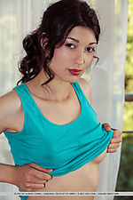 Elyse  elyse performs her morning work out baring her gorgeous body.